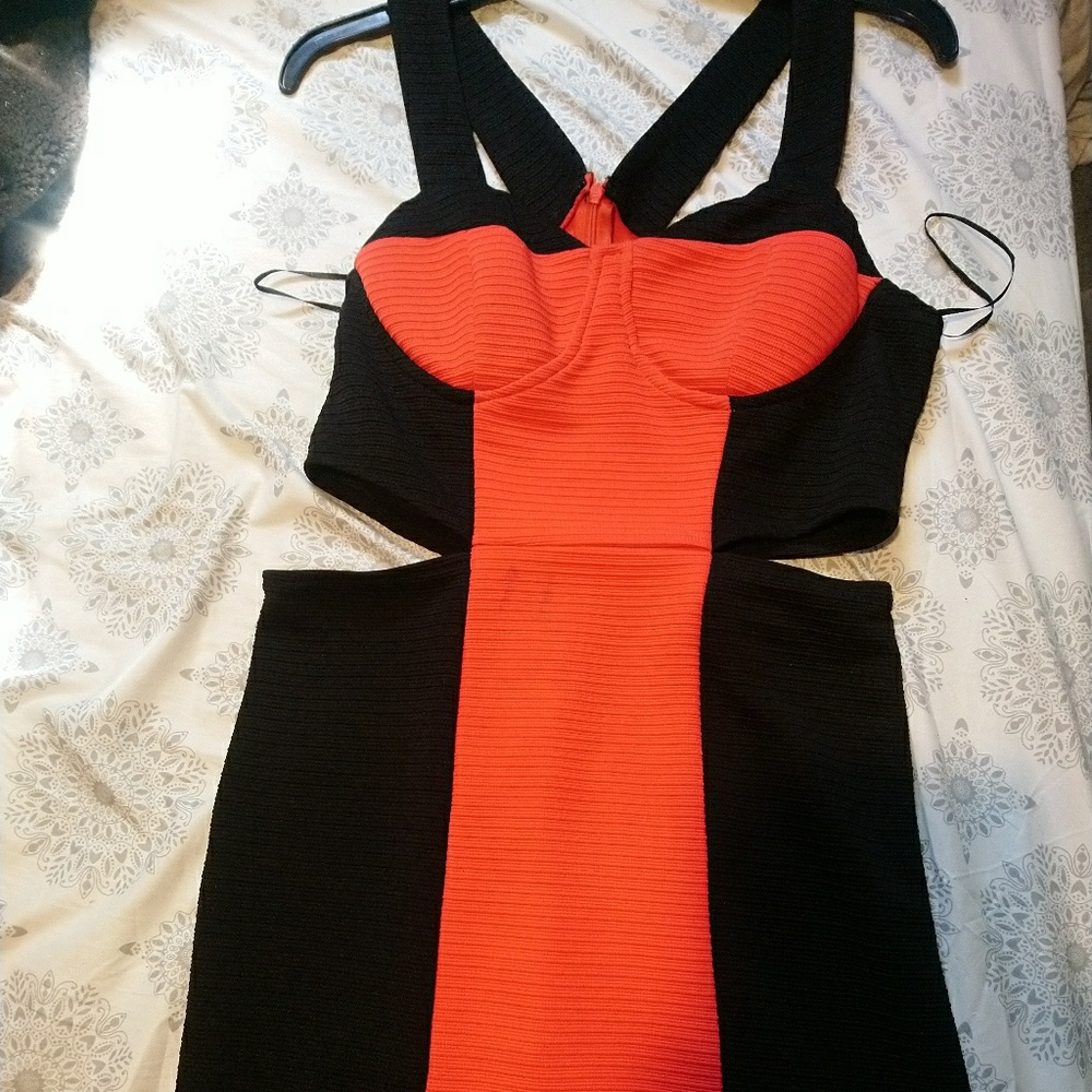 Cut out body con